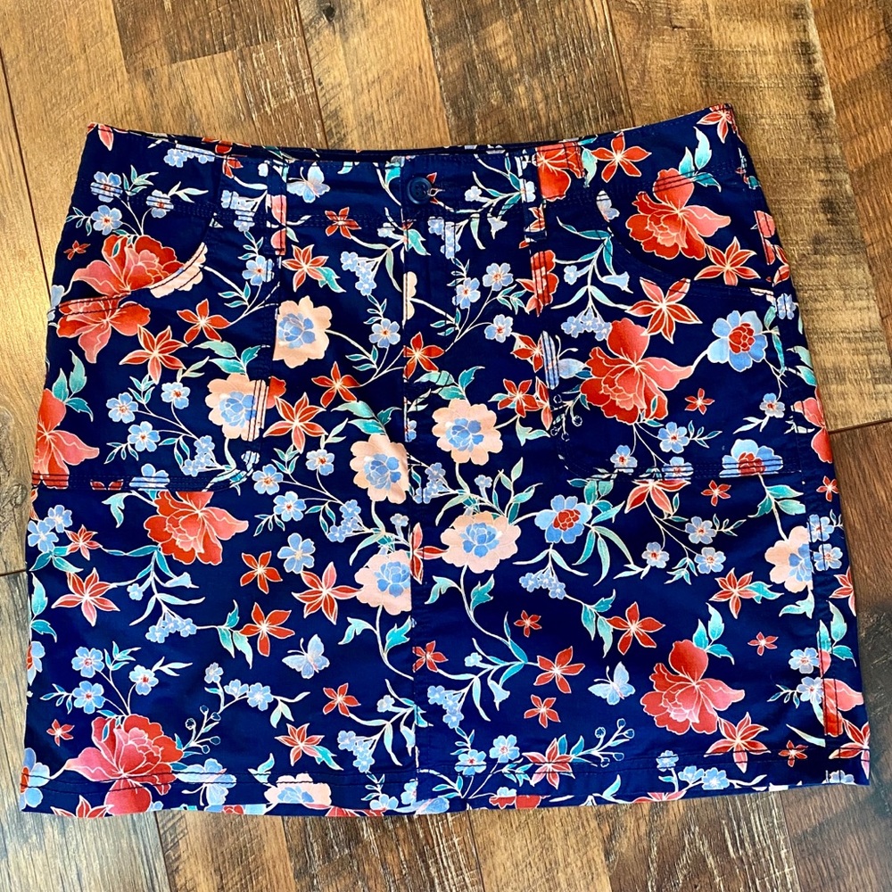 ST. JOHN'S BAY Navy Floral Skort - Picture 2 of 8
